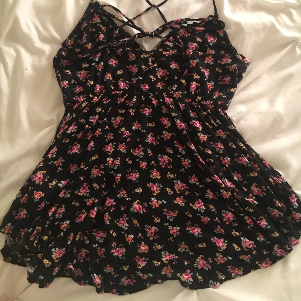Floral Summer top! - Picture 2 of 3